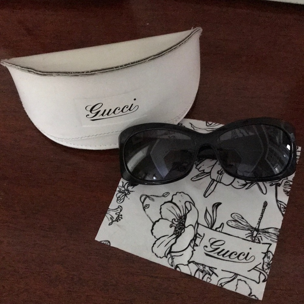 Gucci sunglasses 💯